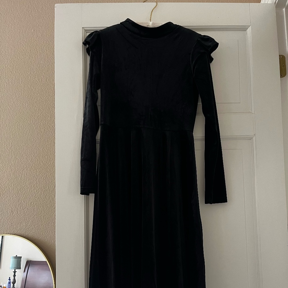 Ivy City midi black velvet dress with ruffled sleeves size M